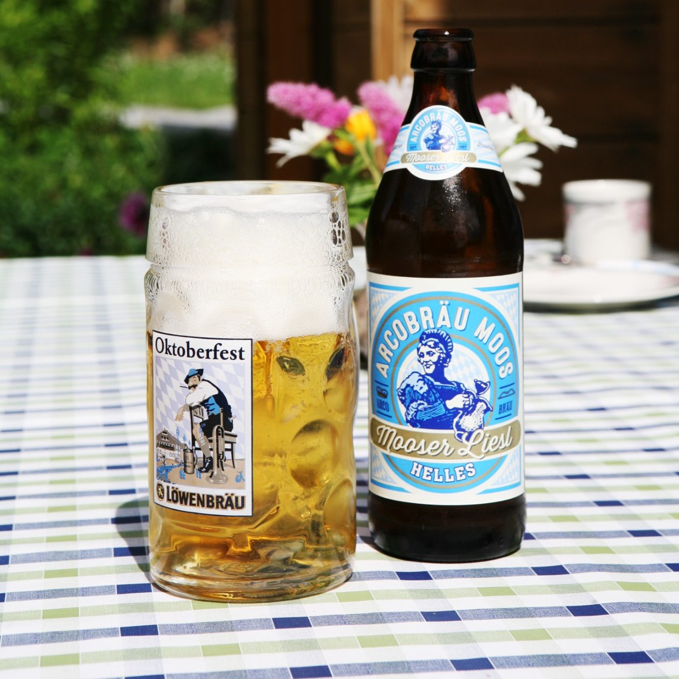 Krug mit regionalem Bier aus einer heimischen Brauerei als Genussmoment im Bayerischen Wald