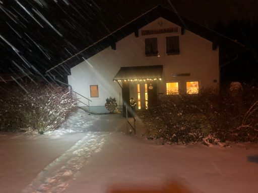 Das Wernerhäusl im Winter – gemütliche Ferienwohnung in verschneiter Natur bei Zwiesel Winterliche Außenansicht des Wernerhäusls mit verschneiter Umgebung in Zwiesel im Bayerischen Wald